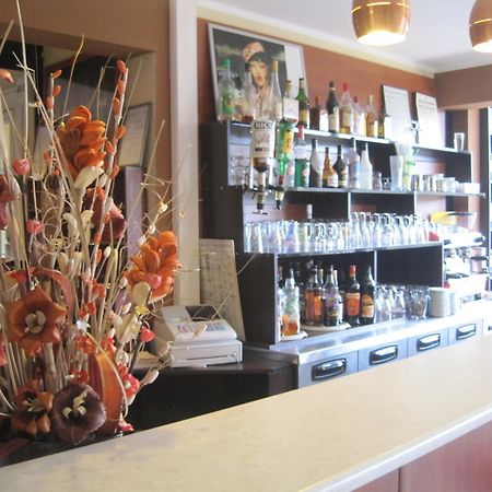 Hotel Restaurant Rive Gauche ベシーヌ・シュル・ガルトンプ エクステリア 写真